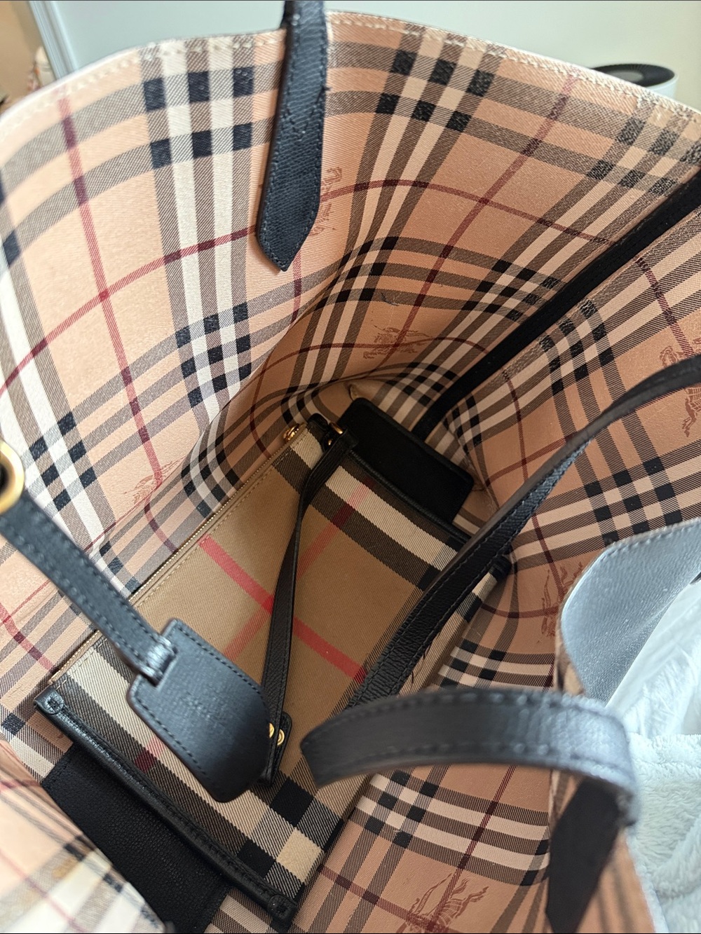 Black Leather Tote Bag - Classic Everyday Carry - Picture 2 of 6